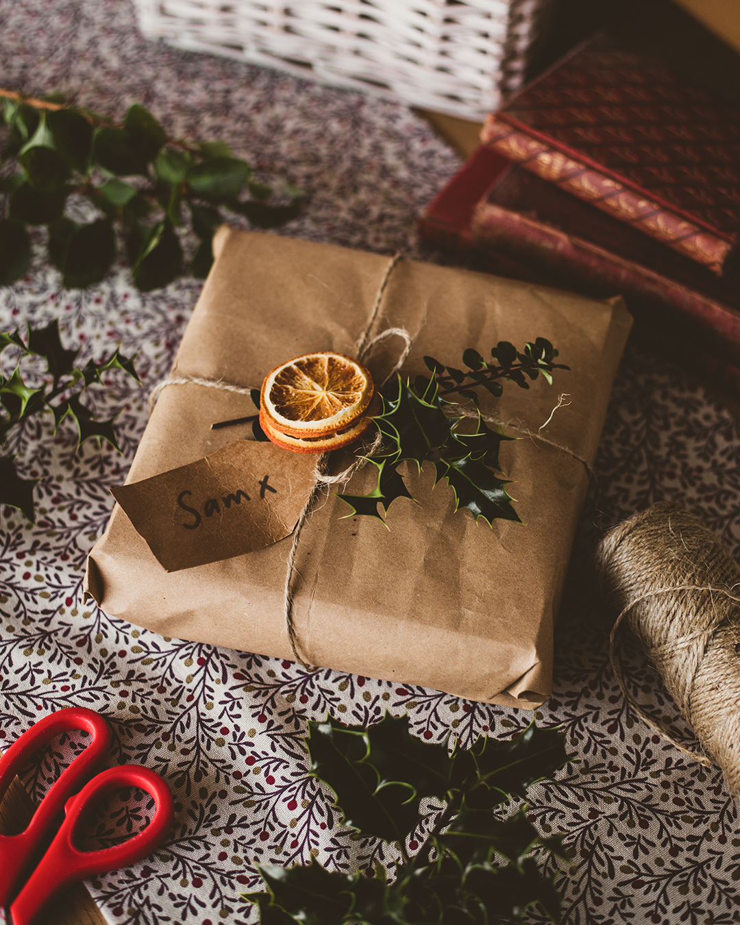 INT0202747 GIFT WRAPPED