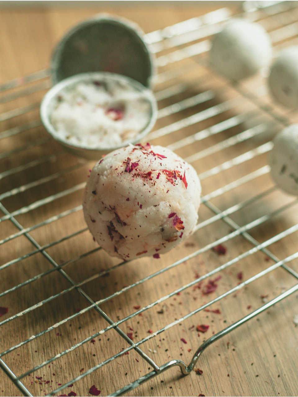 INT0202747 BATH BOMB 3