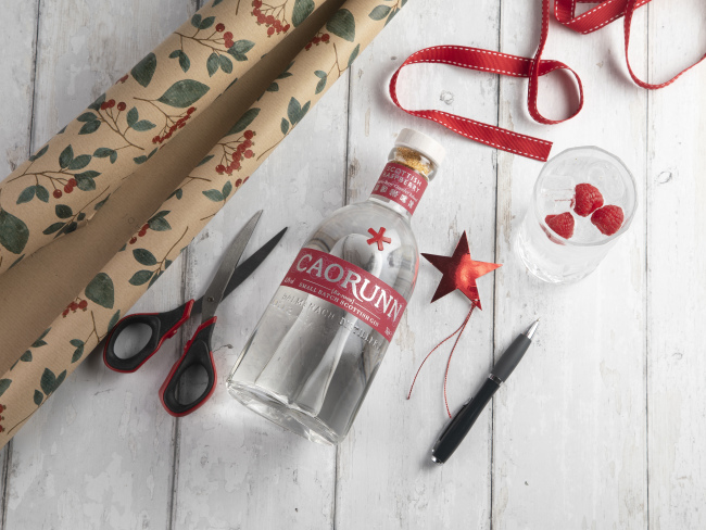 Caorunn Raspberry Christmas Wrapping